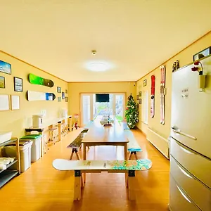 Yellow House Niseko 倶知安町